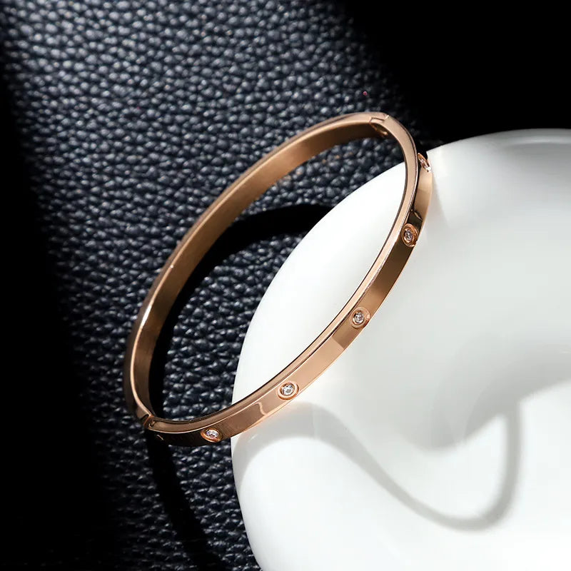 The LuxeBangle