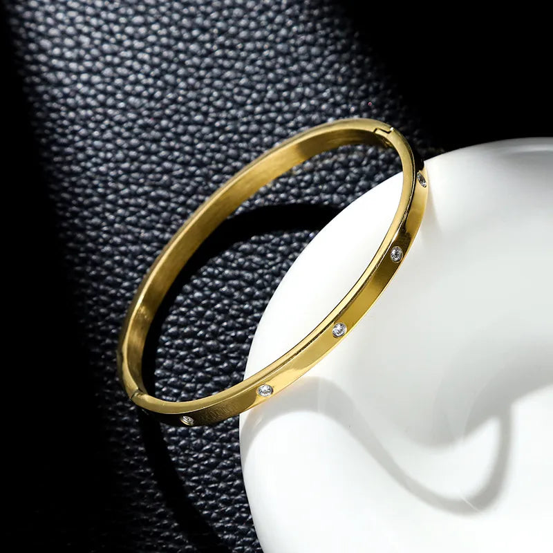 The LuxeBangle