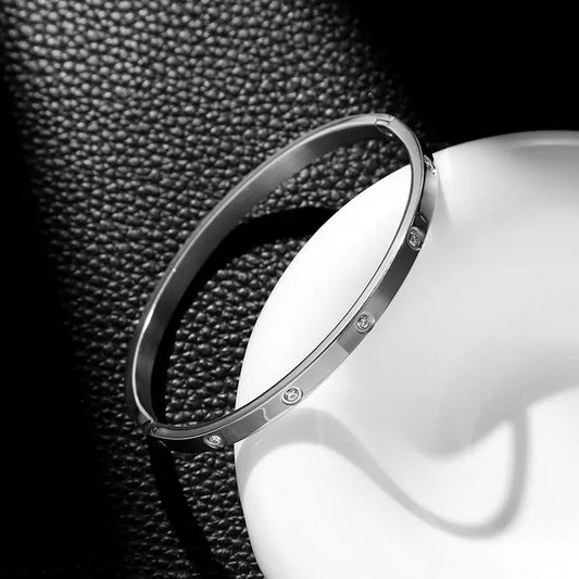 The LuxeBangle
